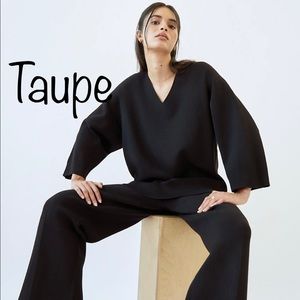 NWOT- Aritzia Wilfred Free Souvenir sweater - taupe colour and size 1